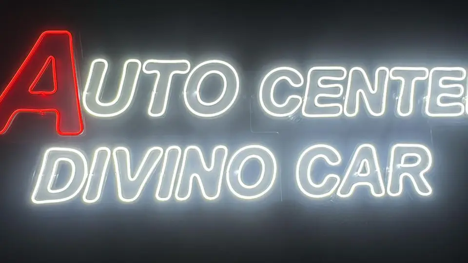 Letreiro neon LED branco frio do Divino Car Auto Center